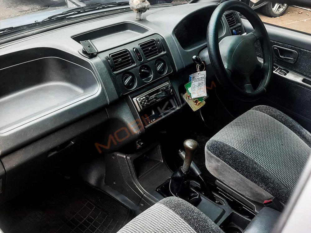 Mobil Mitsubishi Kuda 2003