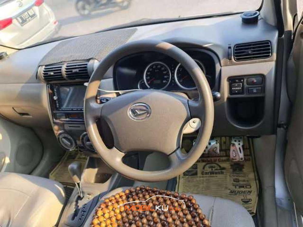 Mobil Daihatsu Xenia 2011