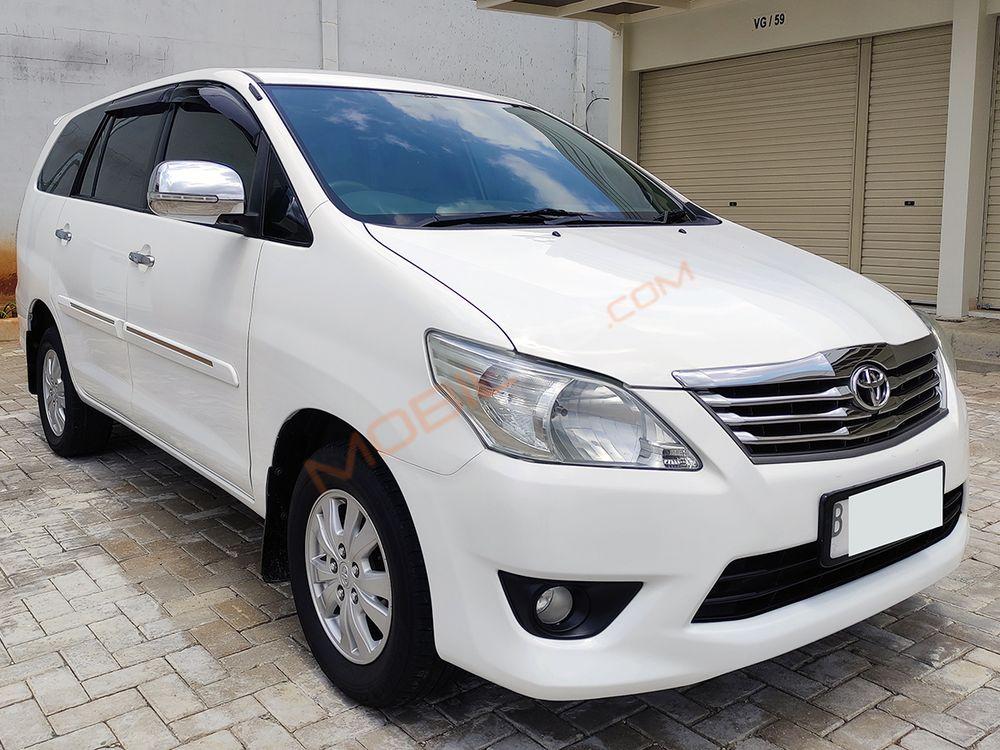 Mobil Toyota Kijang Innova 2013