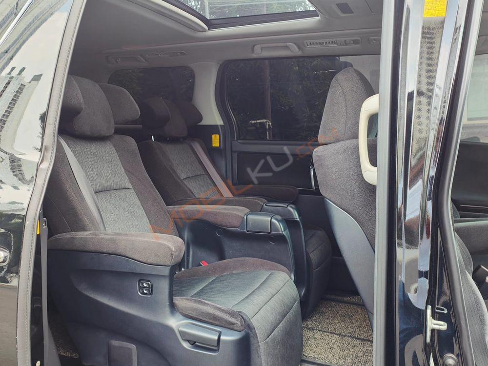 Mobil Toyota Alphard 2014