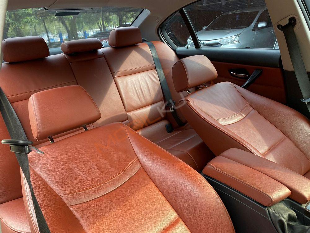 Mobil BMW 3 Series 2011