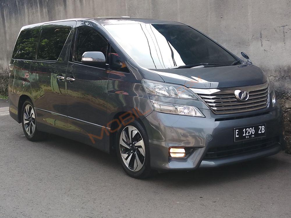 Mobil Toyota Vellfire 2011