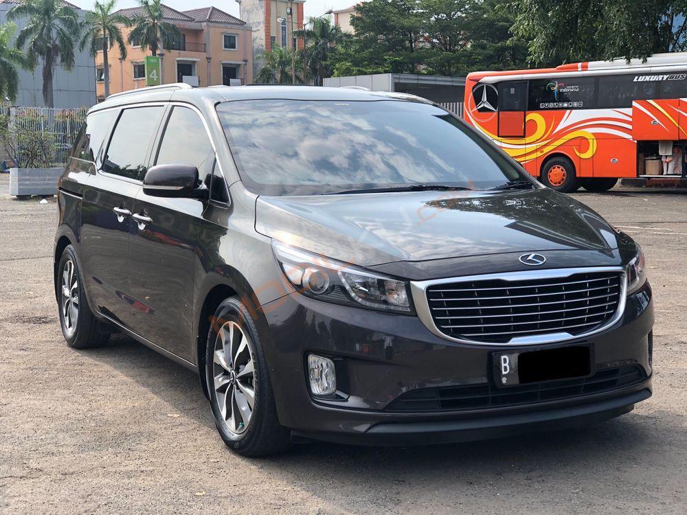 Mobil Kia Sedona 2017