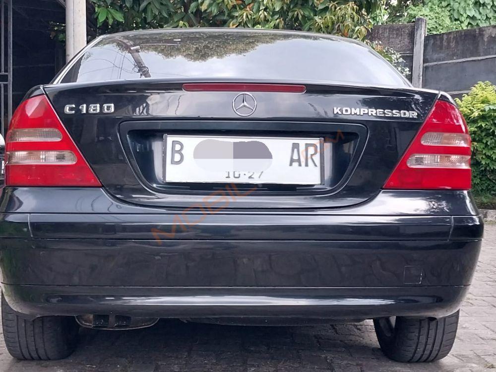 Mobil Mercedes-Benz C-Class 2004