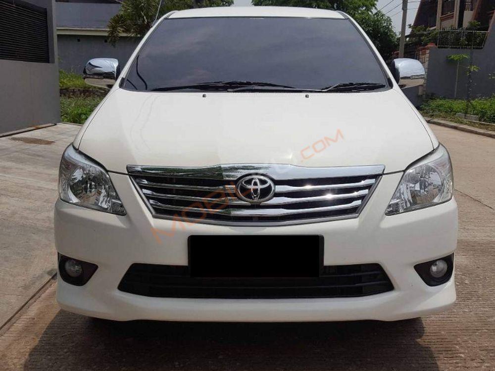 Mobil Toyota Kijang Innova 2012