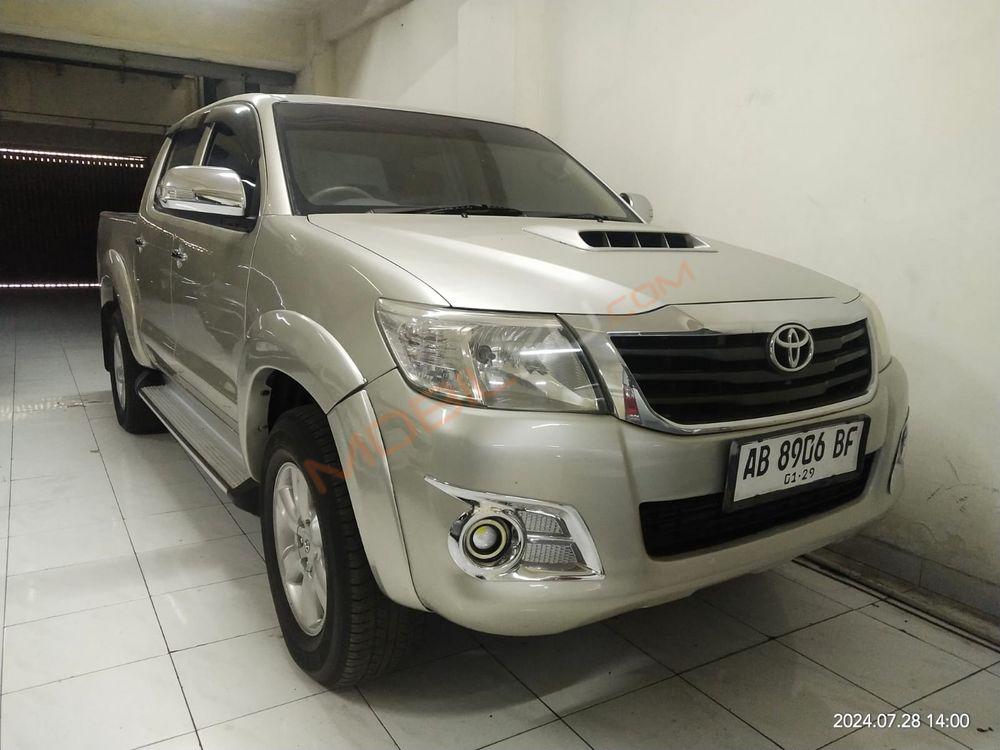 Mobil Toyota Hilux 2012
