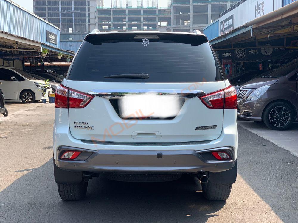 Mobil Isuzu MU-X 2017