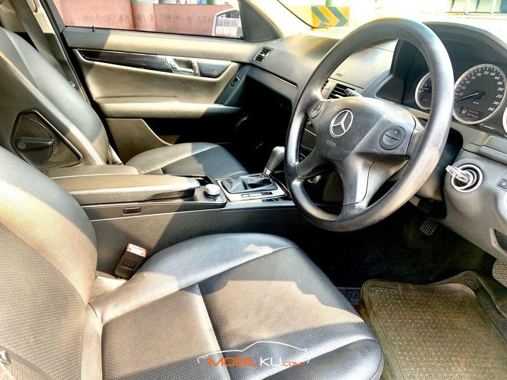 Mobil Mercedes-Benz C-Class 2011