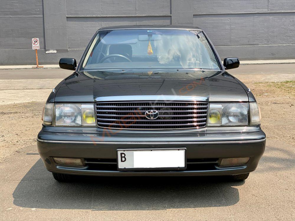 Mobil Toyota Crown 1995