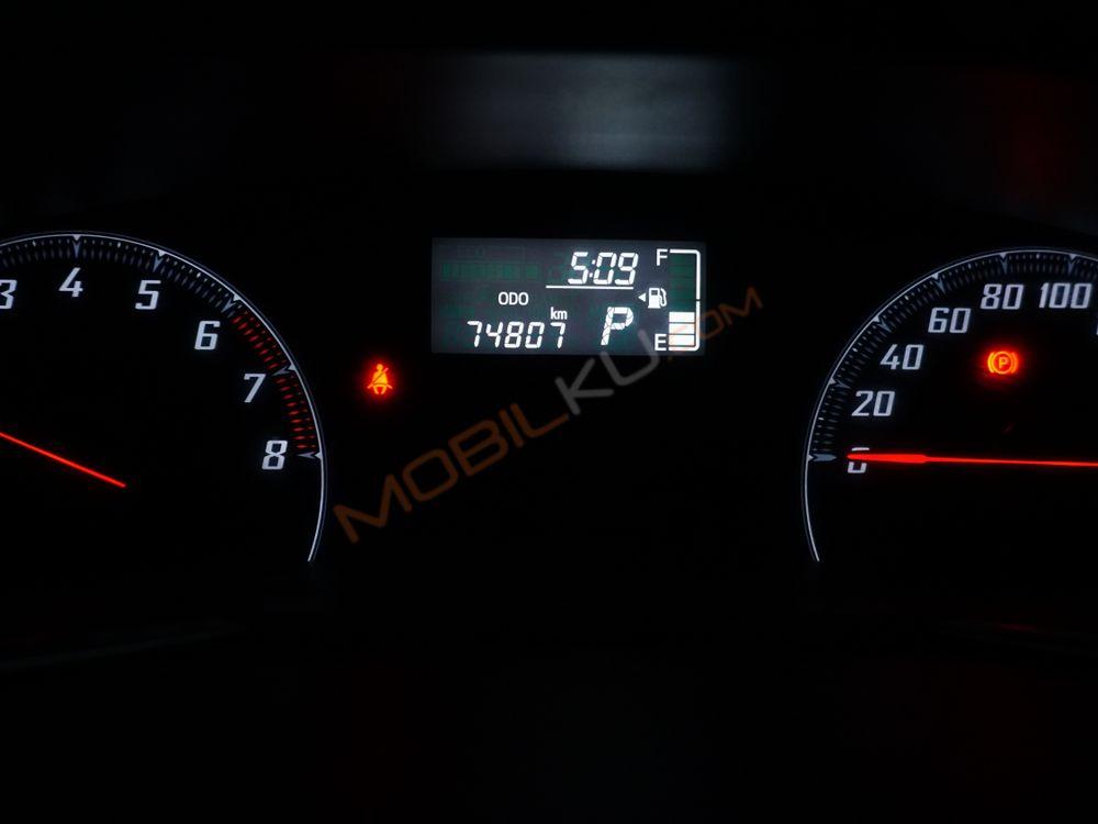 Mobil Toyota Sienta 2017