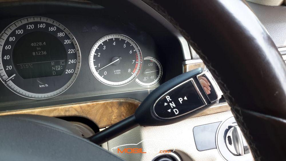 Mobil Mercedes-Benz E-Class 2009