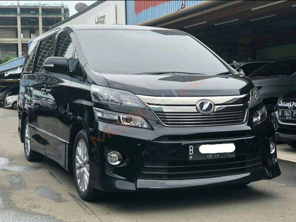 Mobil Toyota Vellfire 2014