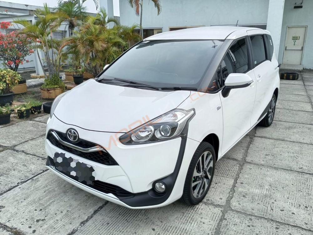 Mobil Toyota Sienta 2022