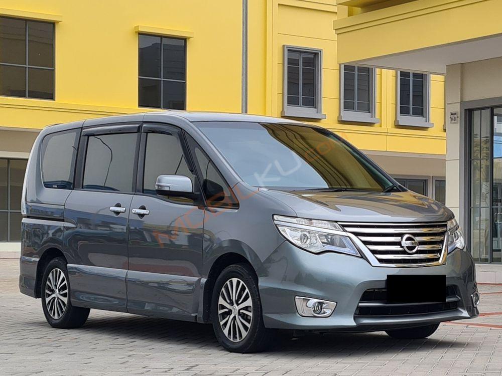Mobil Nissan Serena 2017