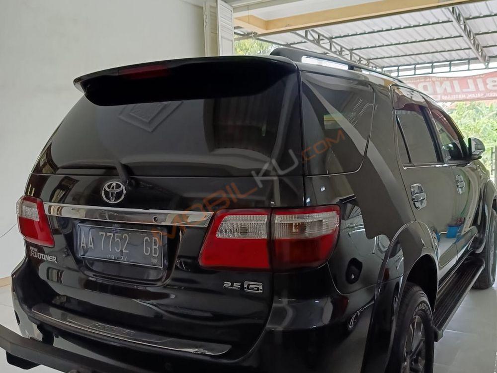Mobil Toyota Fortuner 2009