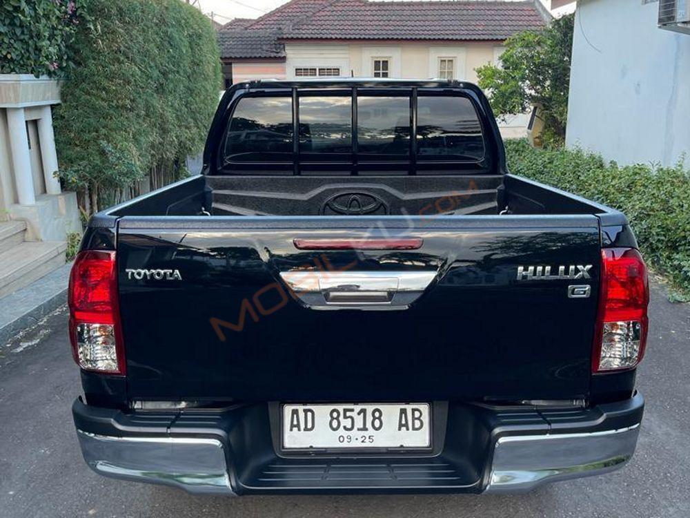 Mobil Toyota Hilux 2020