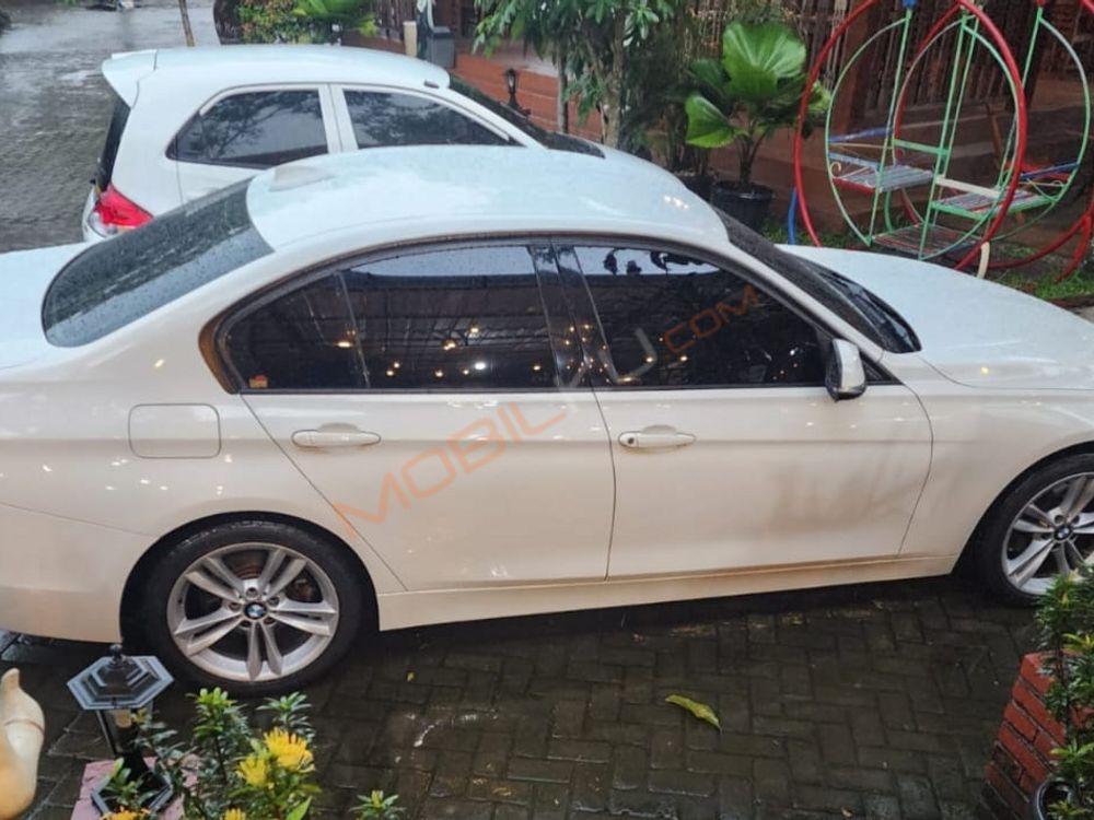 Mobil BMW 3 Series 2019