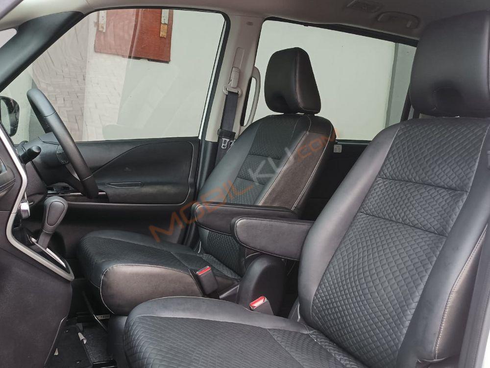 Mobil Nissan Serena 2019