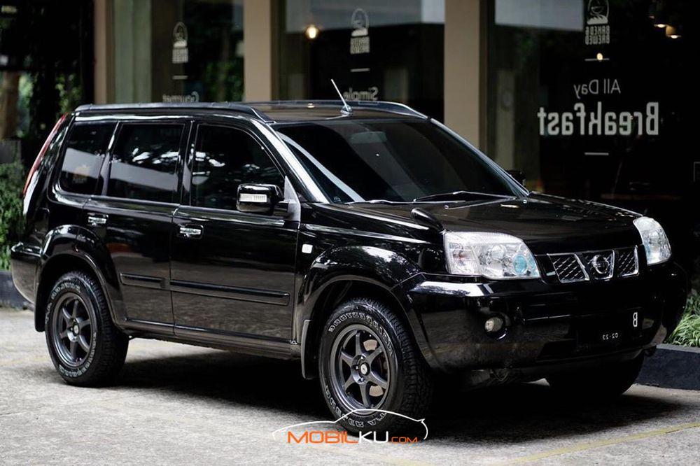 Mobil Nissan X-Trail 2008