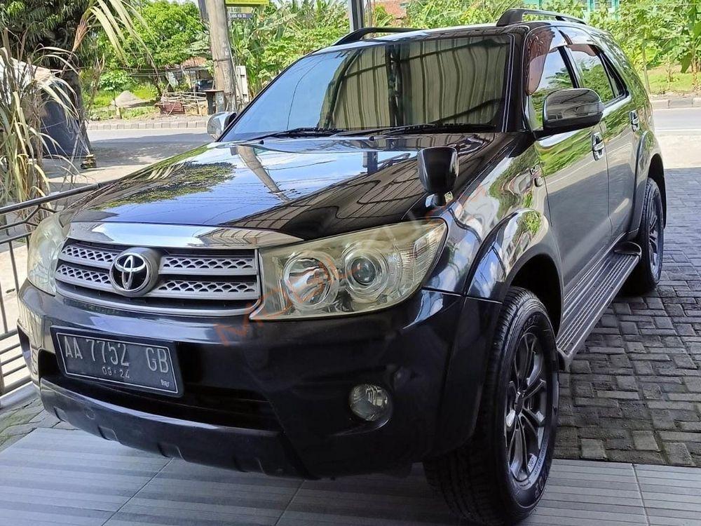 Mobil Toyota Fortuner 2009