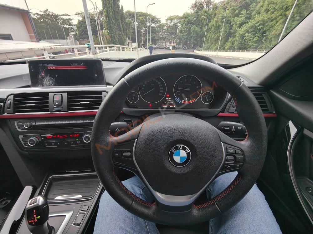 Mobil BMW 3 Series 2015