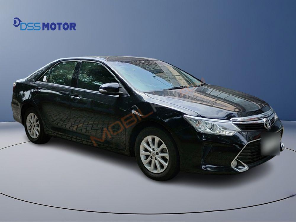 Mobil Toyota Camry 2018