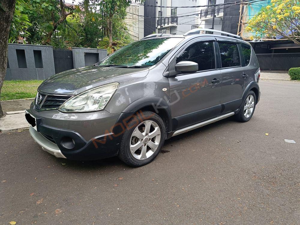 Mobil Nissan Livina 2014