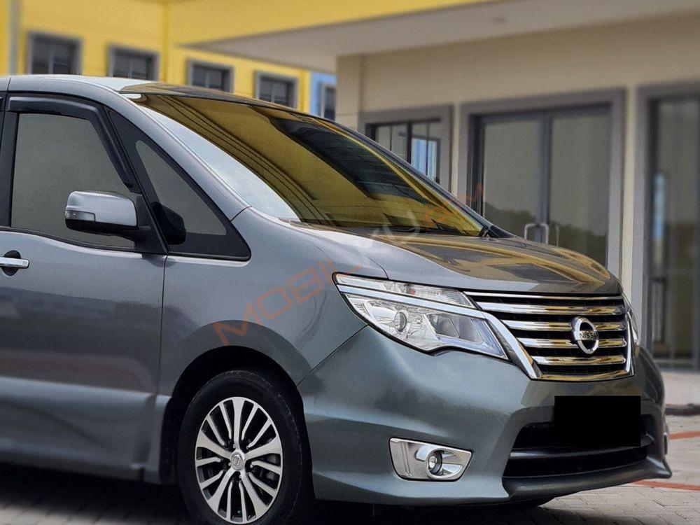 Mobil Nissan Serena 2017