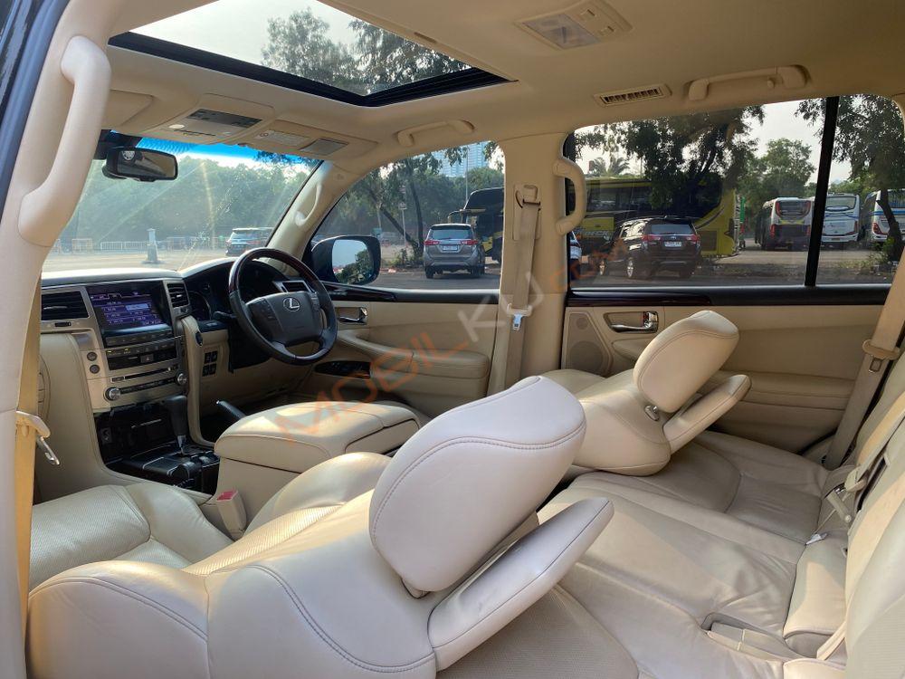 Mobil Lexus LX 2012