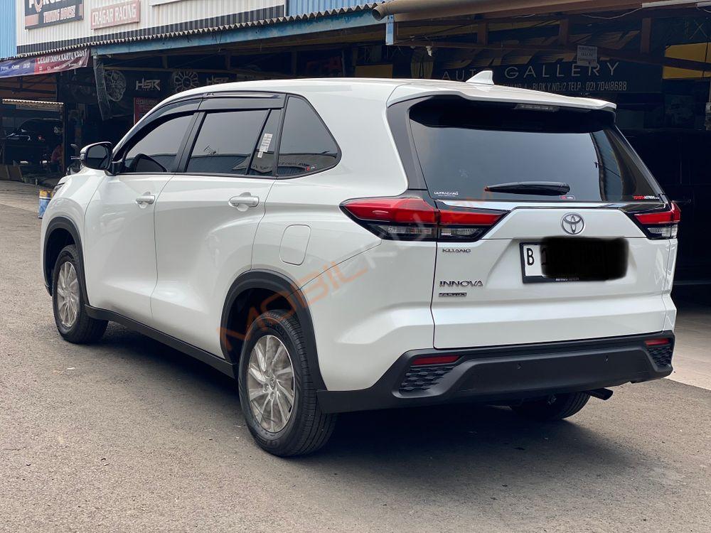Mobil Toyota Kijang Innova 2023