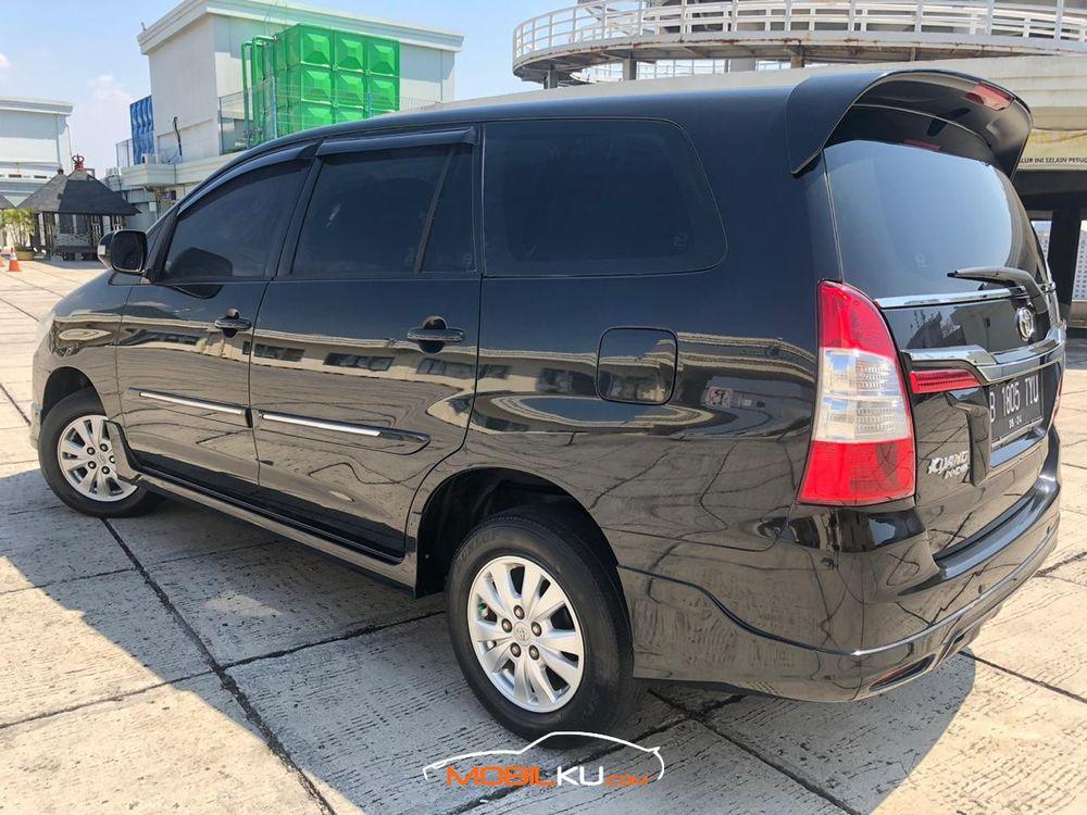 Mobil Toyota Kijang Innova 2014