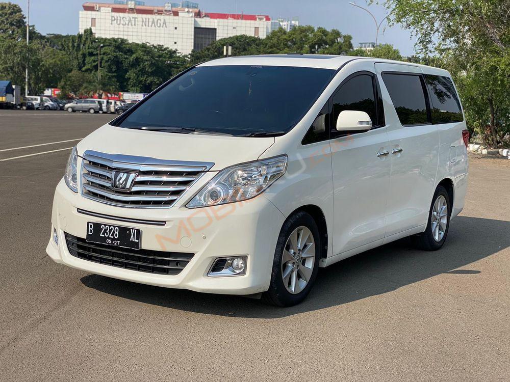 Mobil Toyota Alphard 2012