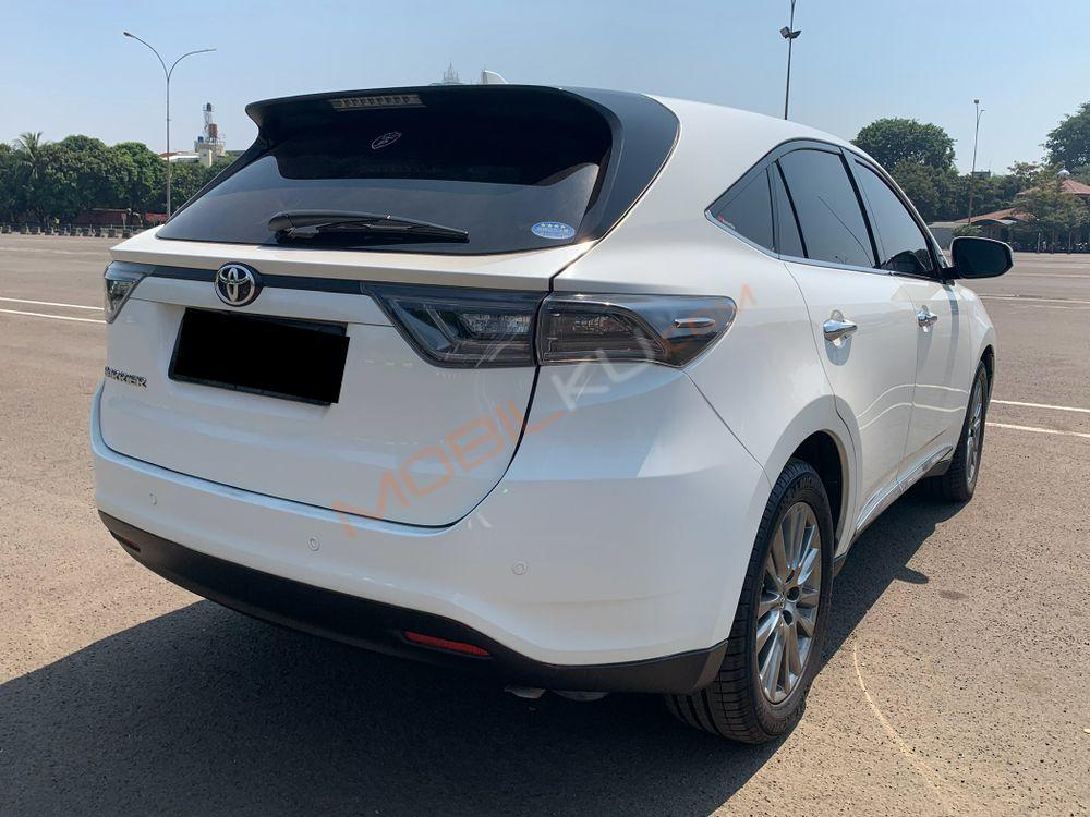 Mobil Toyota Harrier 2014