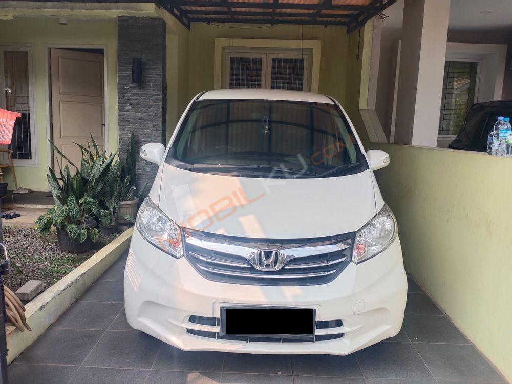 Mobil Honda Freed 2013