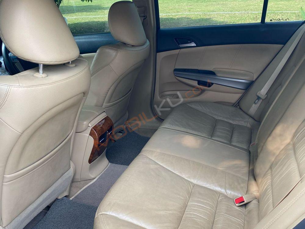 Mobil Honda Accord 2012