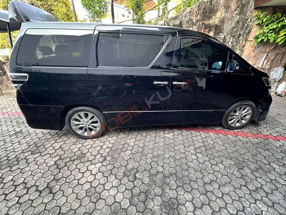 Mobil Toyota Vellfire 2010