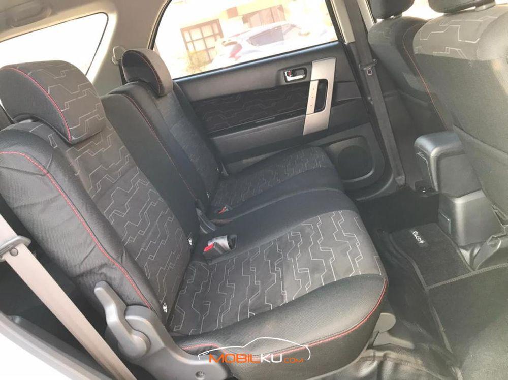 Mobil Toyota Rush 2017