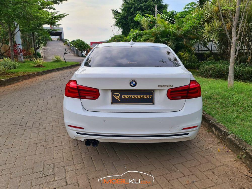 Mobil BMW 3 Series 2016