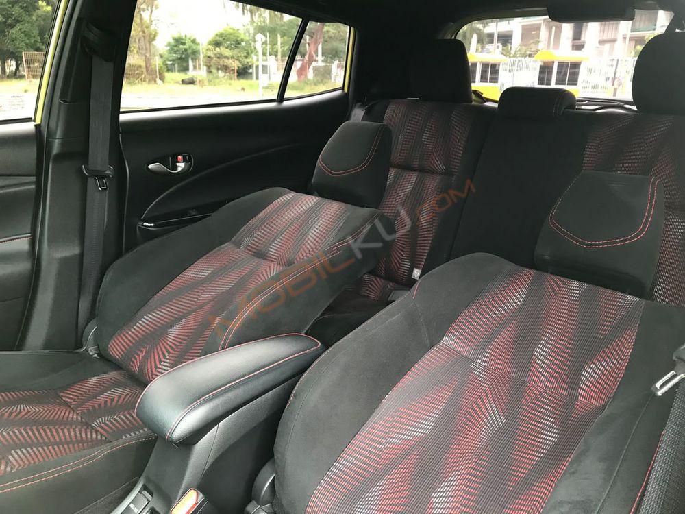 Mobil Toyota Yaris 2020