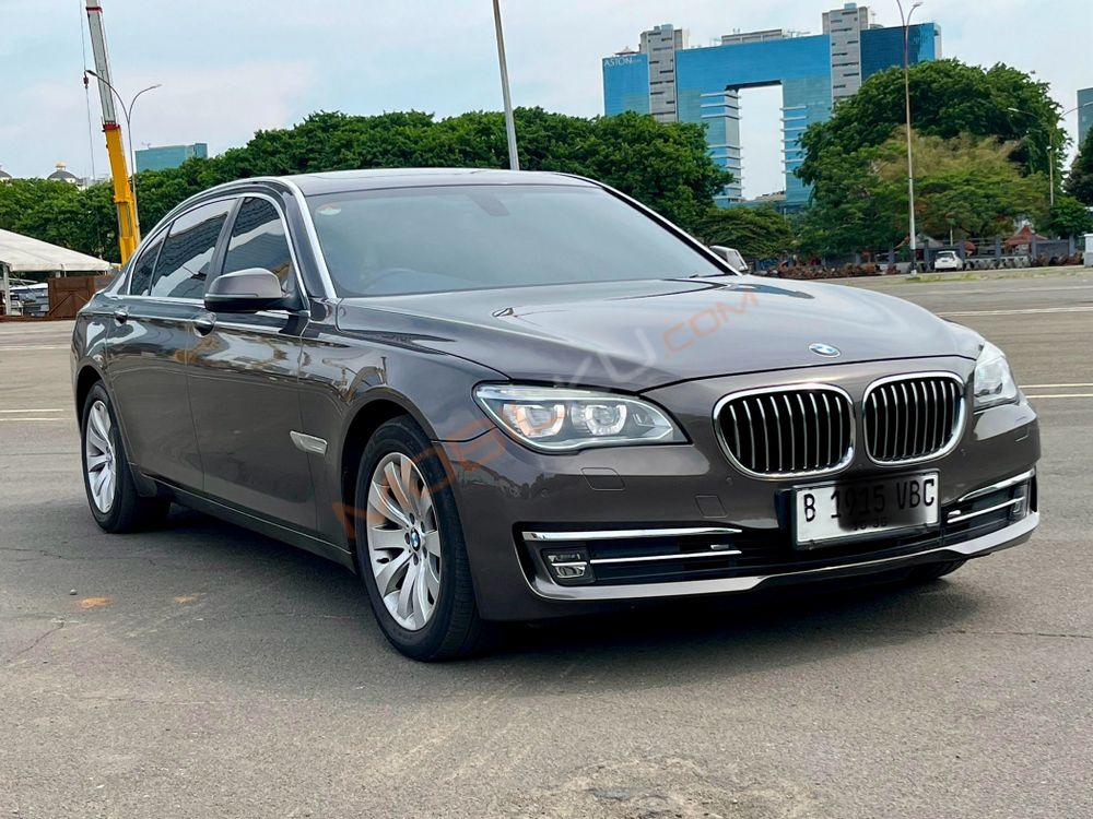 Mobil BMW 7 Series 2013