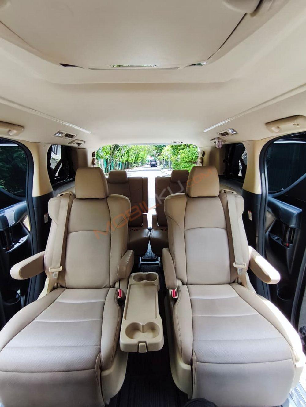 Mobil Toyota Alphard 2017
