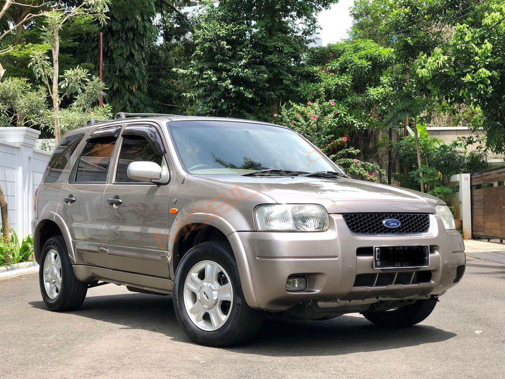 Mobil Ford Escape 2003
