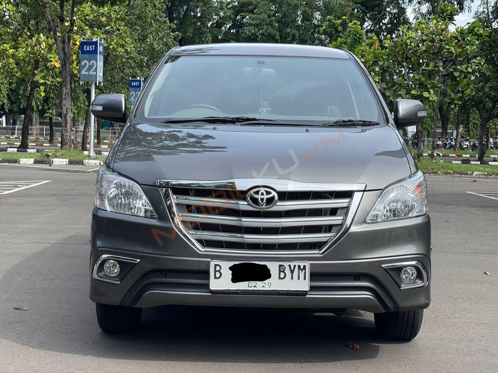 Mobil Toyota Kijang Innova 2014
