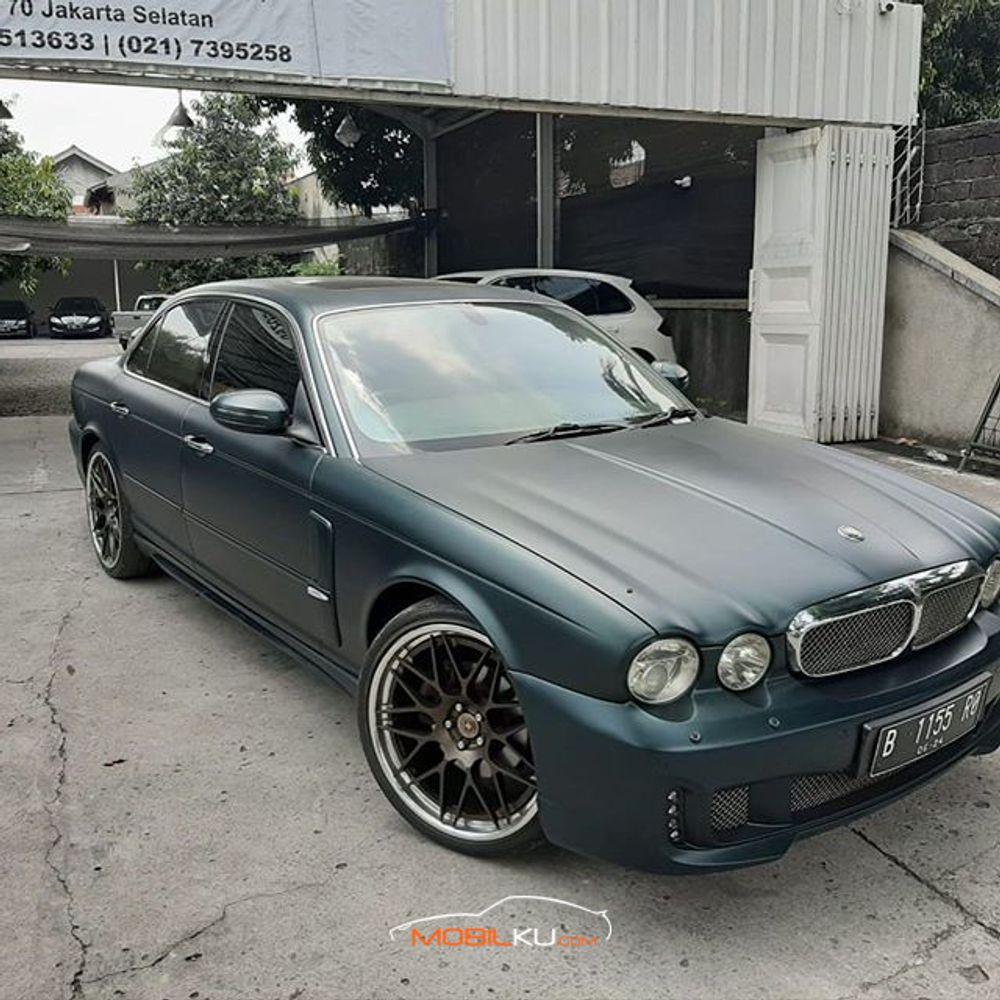 Mobil Jaguar XJ 2004