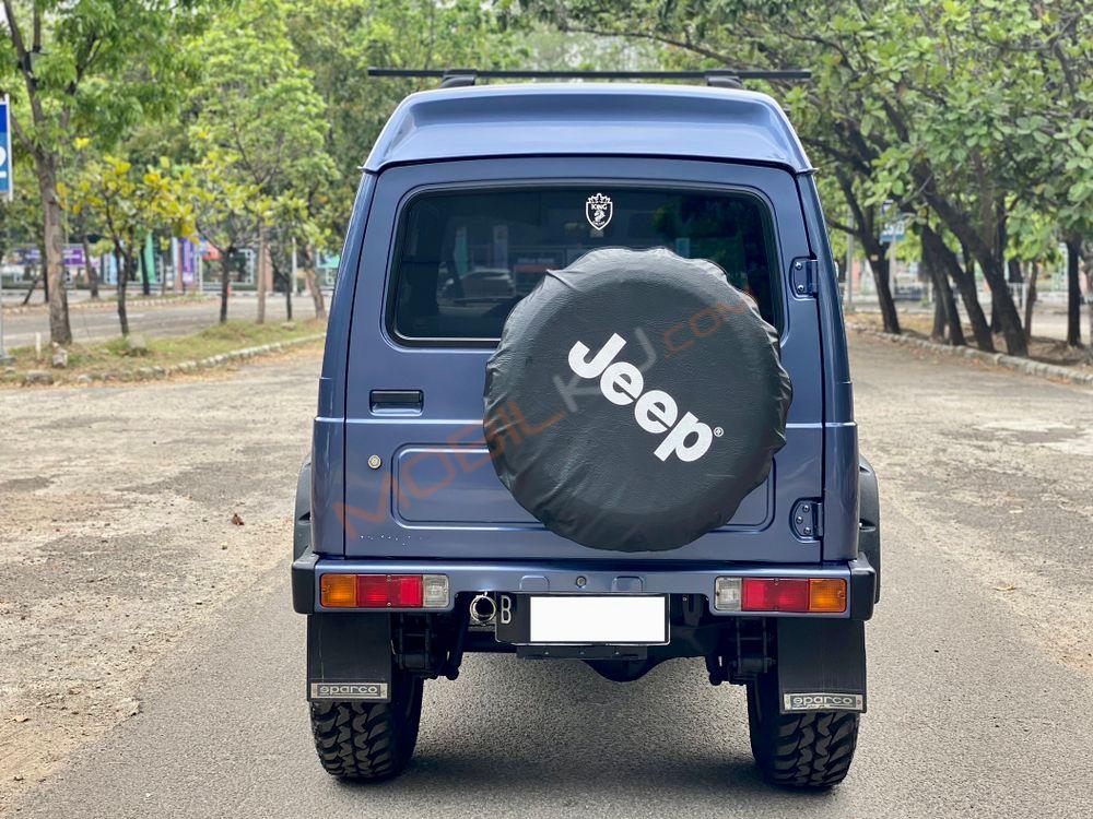 Mobil Suzuki Katana 2005