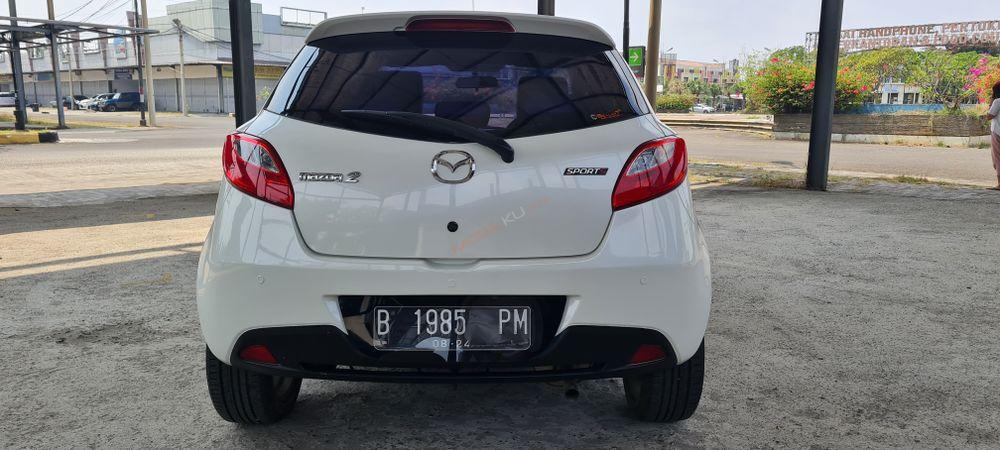 Mobil Mazda 2 Hatchback 2013