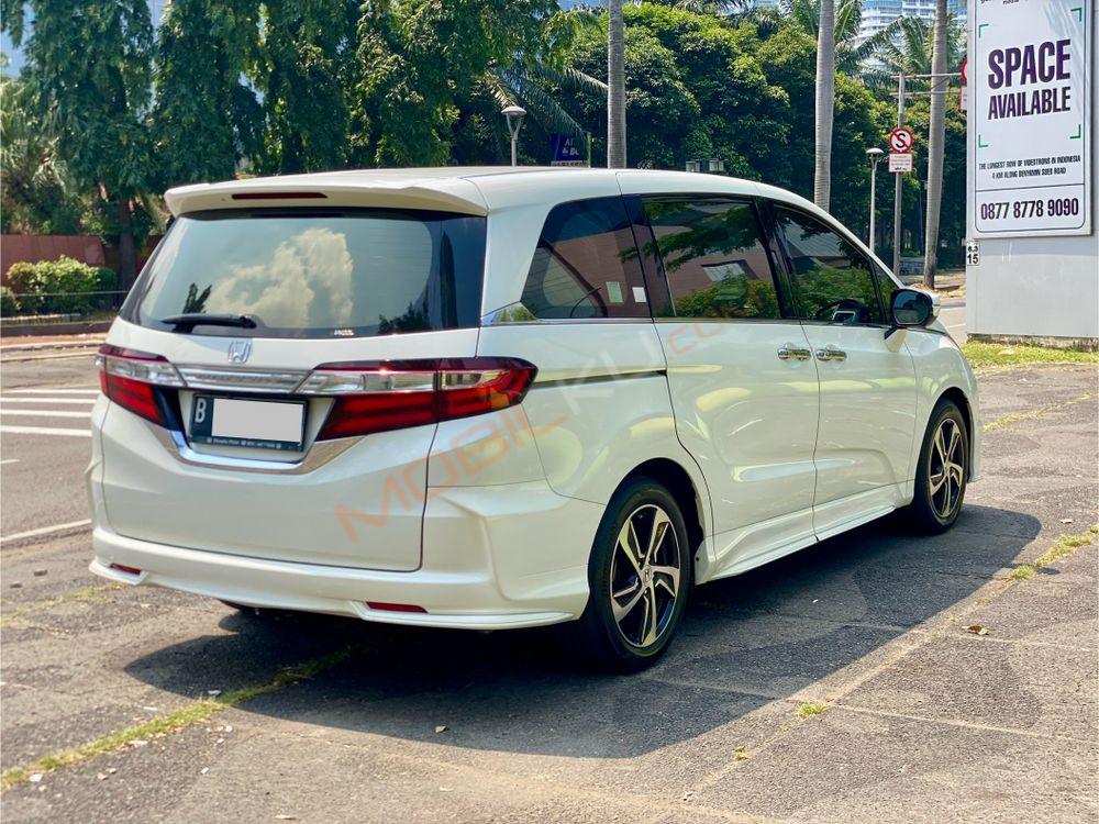 Mobil Honda Odyssey 2016