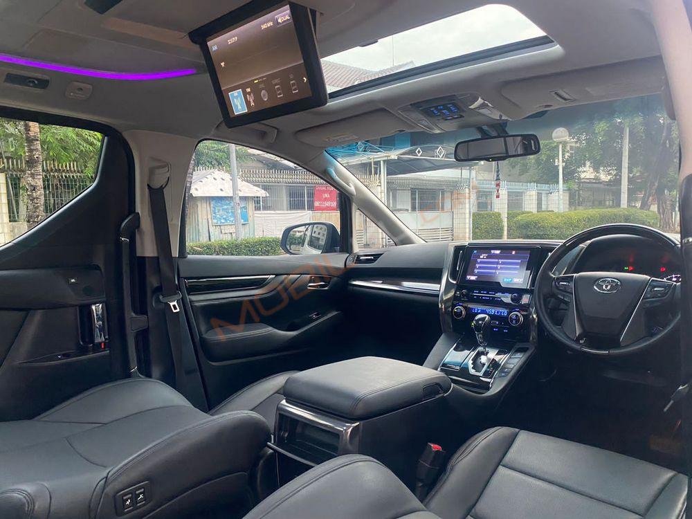 Mobil Toyota Vellfire 2015