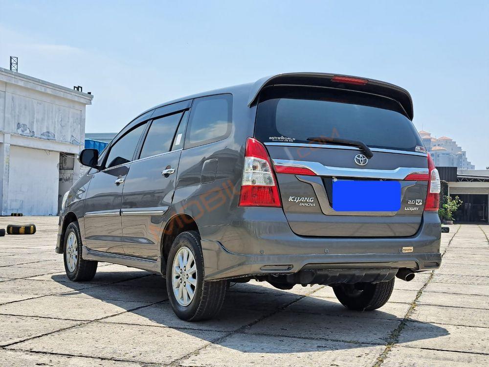 Mobil Toyota Kijang Innova 2014