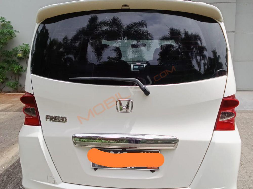 Mobil Honda Freed 2010